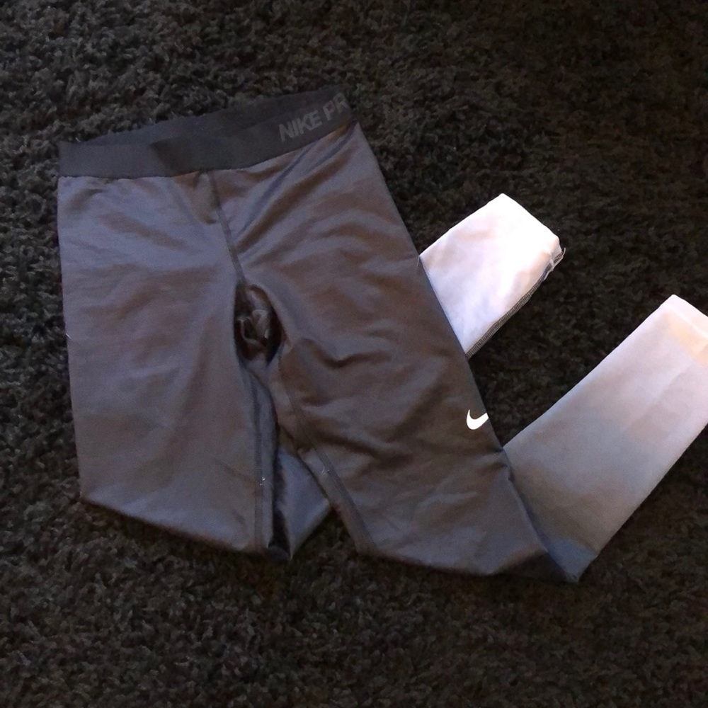 Black to white Nike pro leggings